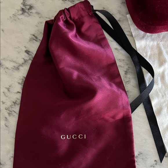 Gucci Women's Sunglasses with Black Frame and Gold Lenses - Picture 4 of 7